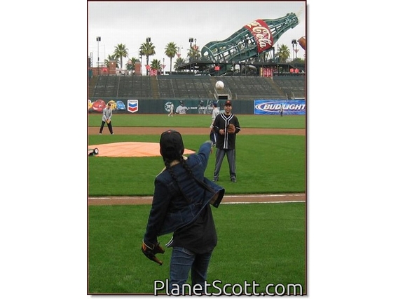 Koren Whipp plays catch at Giants Park!